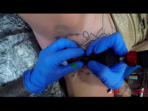 ❤️ An hottie thar a bheith tattooed Sully Savage fuair tattoo ar a clitoris ❤  Físeán porn  ag porn % ga.taxiklass.ru%